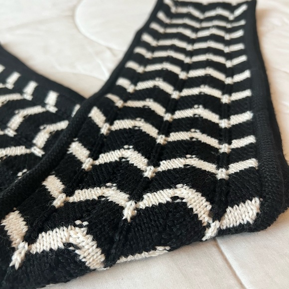 Knitted Talbots scarf - Picture 2 of 7